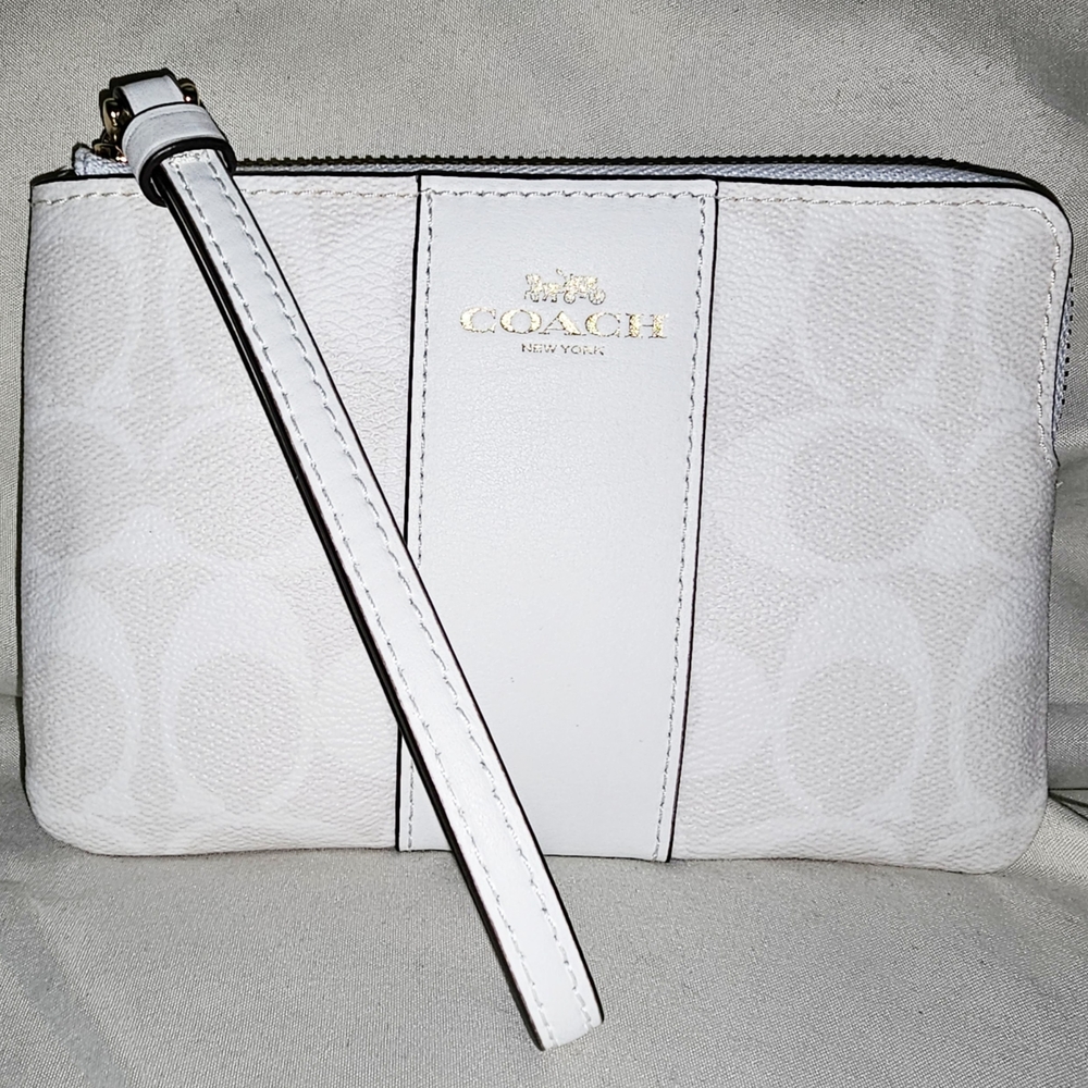 NWOT Coach White Wristlet Signature Canvas